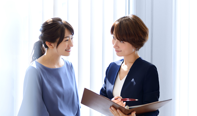 スタッフにキャリアアップなどの相談をしている様子