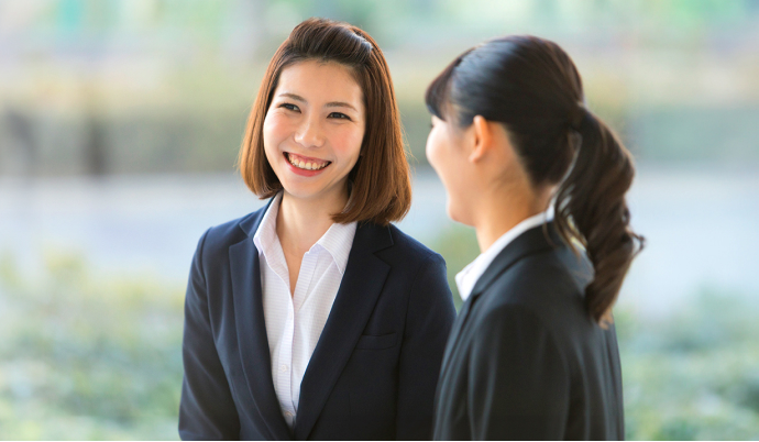 知人と話ししている様子